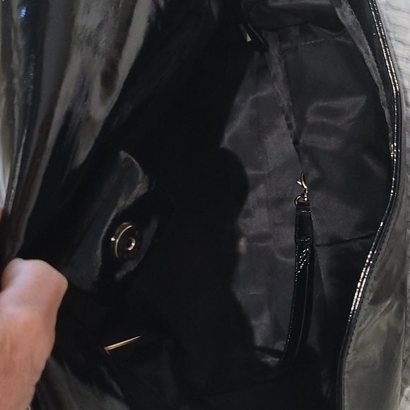 Chanel black patent rock & chain. Authentic. In excellent condition. - Picture 5 of 11